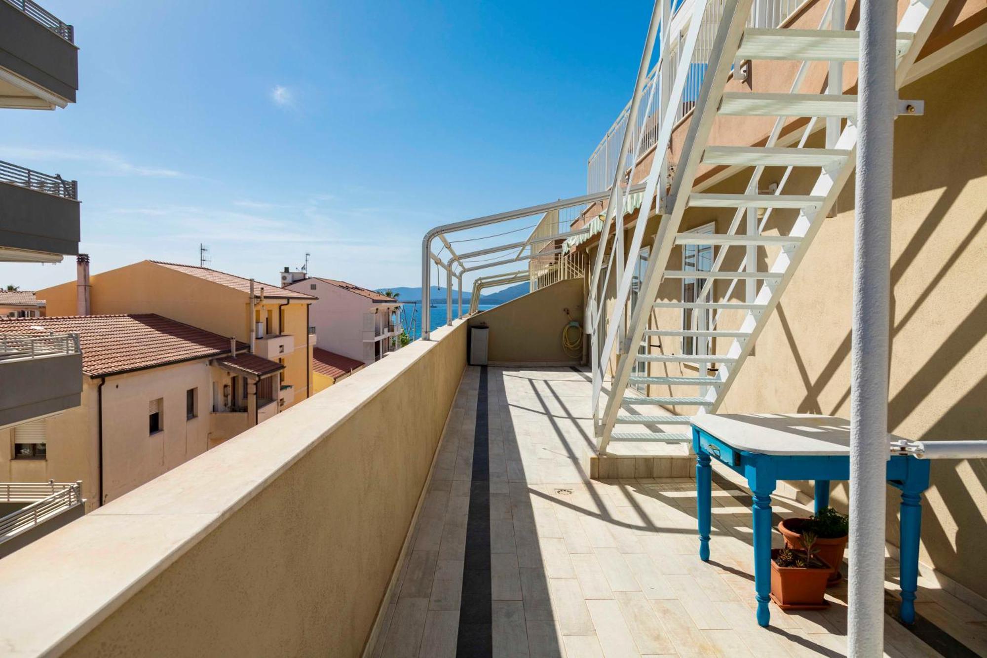 Lovealghero Stanze In Attico Vista Mare Exterior photo