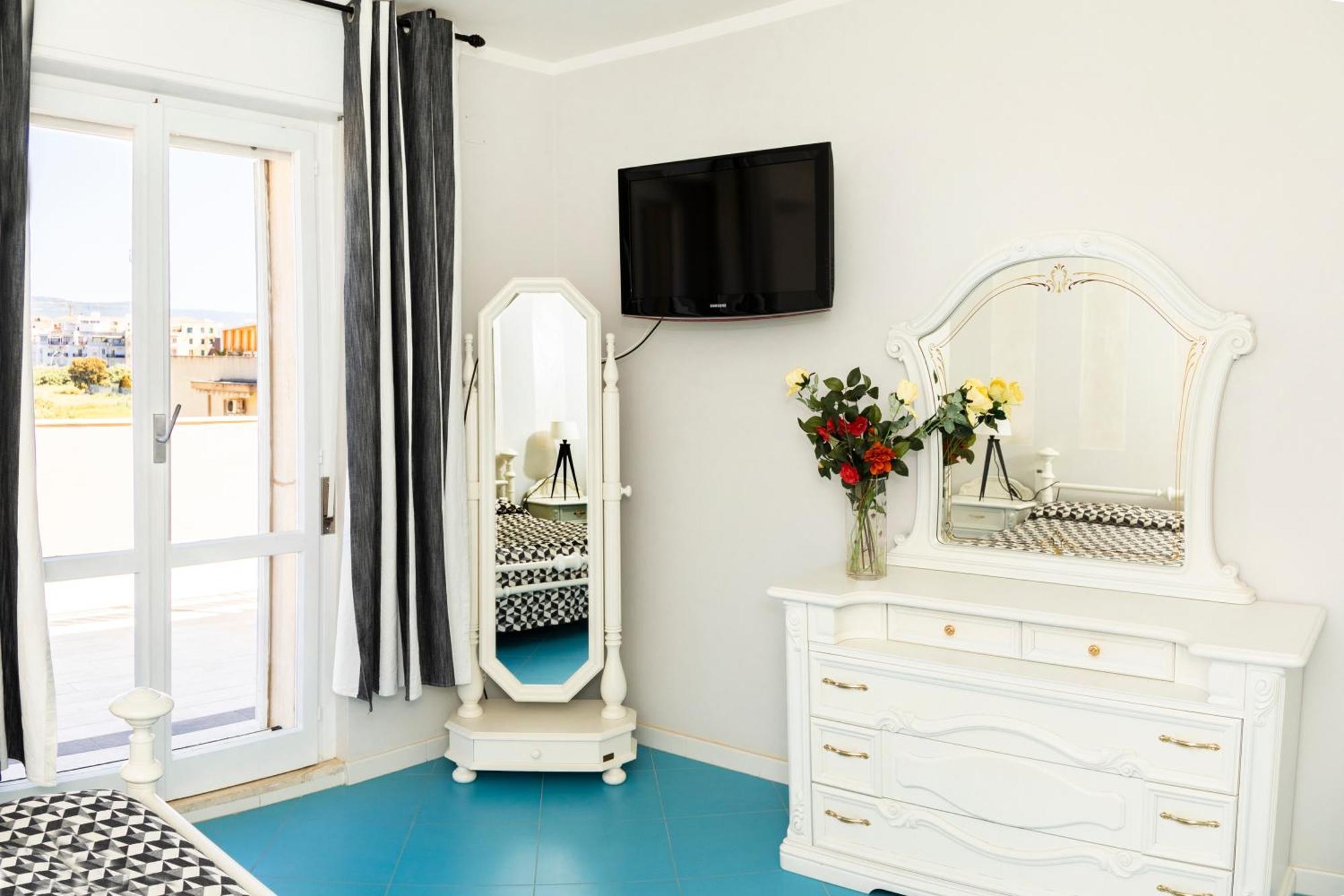 Lovealghero Stanze In Attico Vista Mare Exterior photo